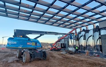 Монтаж крупногабаритного остекления техникой Арлифт