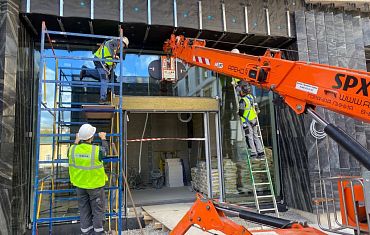 Ювелирная работа мини-крана и вакуумного захвата Арлифт