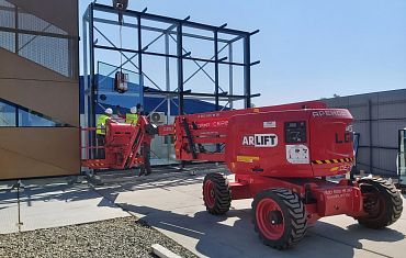 Вакуумный захват GS-500 и коленчатый подъемник LGMG AR16J