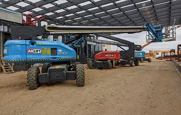 Телескопические подъемники Арлифт в работе